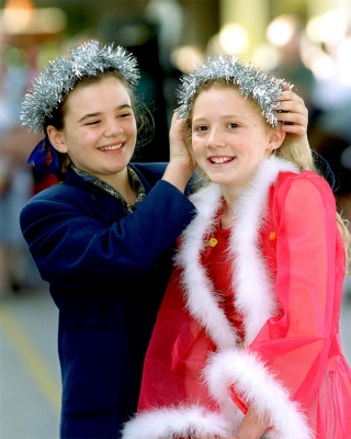 December 13, 2000. Nikki Webster with Adelaide choir girl from Loreto College, Louise Fraser (10yrs). Nikki performed during her quick stop at Adelaide on her way across Australia from Perth to Sydney.
Keywords: highquality christmas 2000